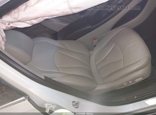 1G4ZP5SS5KU123766 2019 BUICK LACROSSE White Widok naklejki z numerem VIN