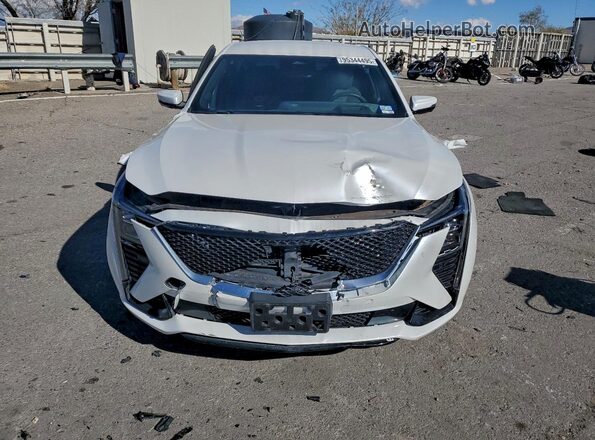 1G6DP5RK4S0115205 2025 CADILLAC CT5 White Widok z przodu