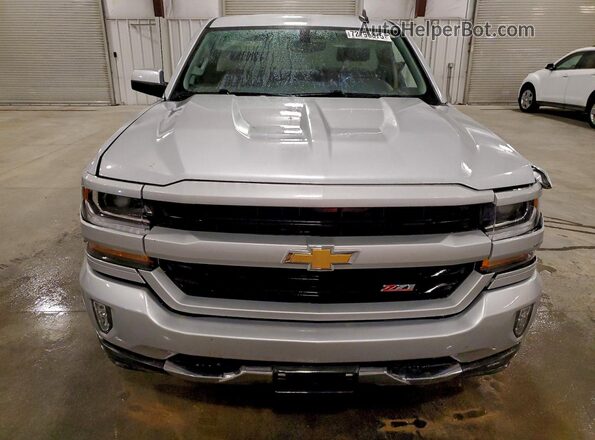 1GCNKRECXJZ322875 2018 CHEVROLET 1500 Silver Widok z przodu