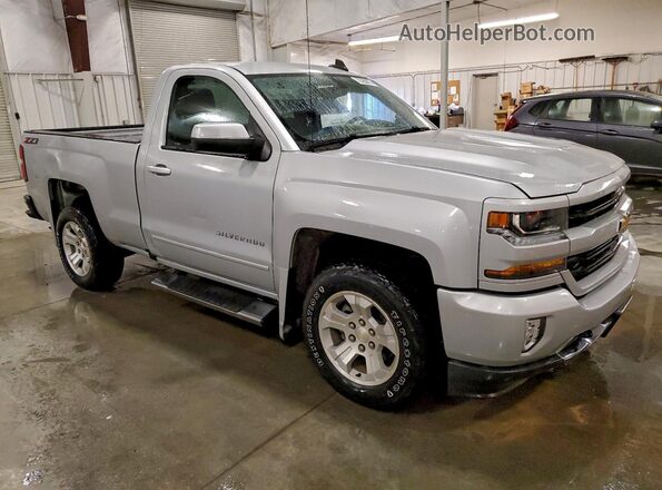 1GCNKRECXJZ322875 2018 CHEVROLET 1500 Silver Przód prawy