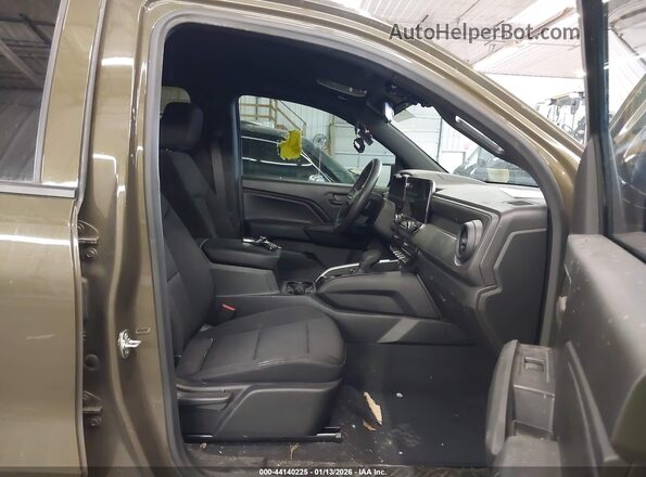 1GCPTEEK1R1123360 2024 CHEVROLET COLORADO Коричневый Вид салона спереди