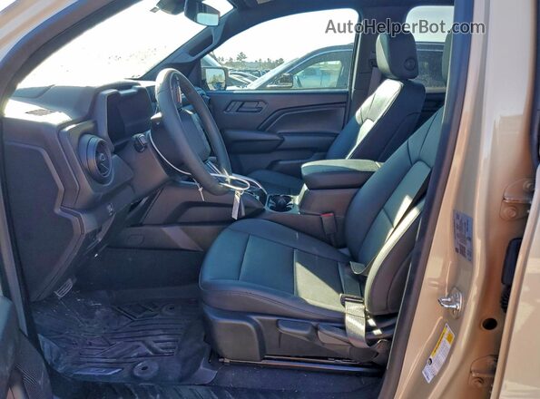 1GCPTEEK6R1125489 2024 CHEVROLET COLORADO Tan Widok wnętrza z przodu