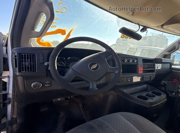 1GCWGAF13H1204292 2017 CHEVROLET EXPRESS  Vista tres cuartos delantera izquierda
