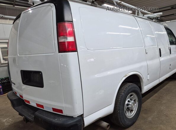 1GCWGAFF8G1149185 2016 CHEVROLET EXPRESS White Widok tylnych siedzeń
