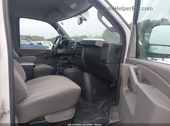 1GCWGAFF9G1330313 2016 CHEVROLET EXPRESS White Vista interior delantera