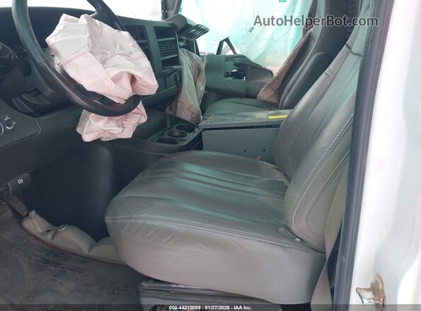 1GCWGAFP0N1174295 2022 CHEVROLET EXPRESS White Front interior view