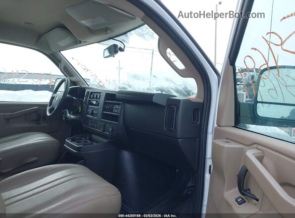 1GCWGAFP1S1204688 2025 CHEVROLET EXPRESS White Vista interior delantera