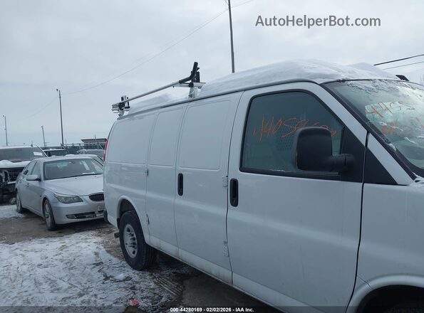 1GCWGAFP1S1204688 2025 CHEVROLET EXPRESS White Vista interior trasera