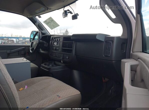 1GCWGAFP6N1225878 2022 CHEVROLET EXPRESS White Вид салону спереду