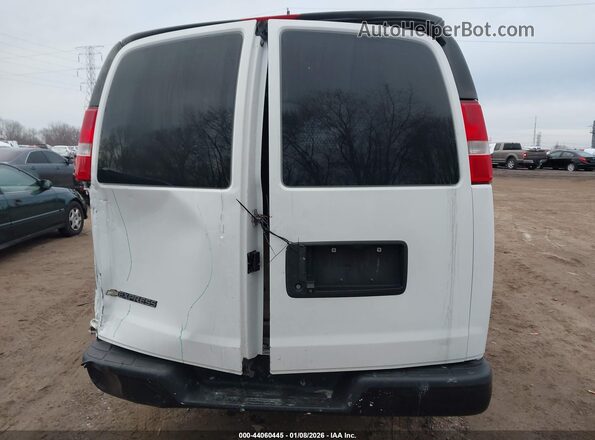 1GCWGAFPXK1365976 2019 CHEVROLET EXPRESS White Widok z przodu