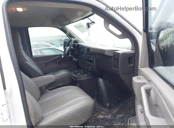 1GCWGAFPXK1365976 2019 CHEVROLET EXPRESS White Widok wnętrza z przodu