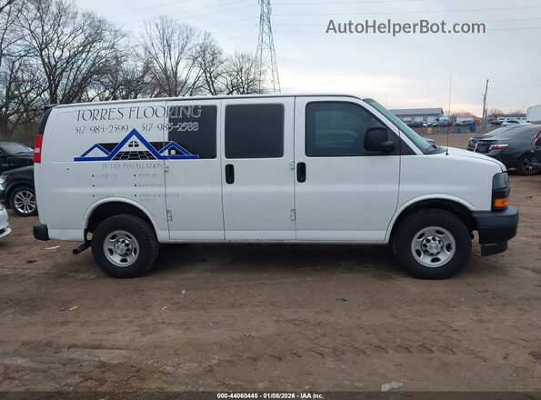 1GCWGAFPXK1365976 2019 CHEVROLET EXPRESS White Widok wnętrza z tyłu