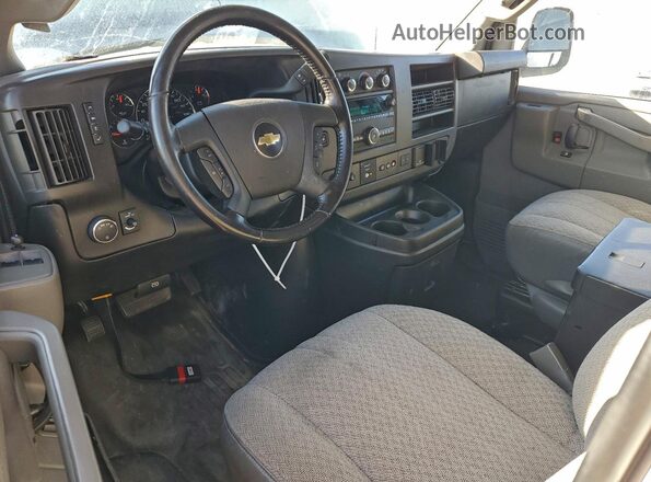 1GCWGAFPXL1260775 2020 CHEVROLET EXPRESS Белый Вид панели приборов