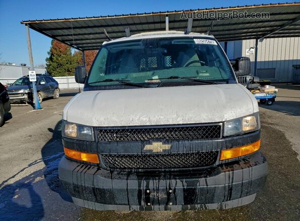 1GCWGAFPXL1260775 2020 CHEVROLET EXPRESS Белый Вид спереди