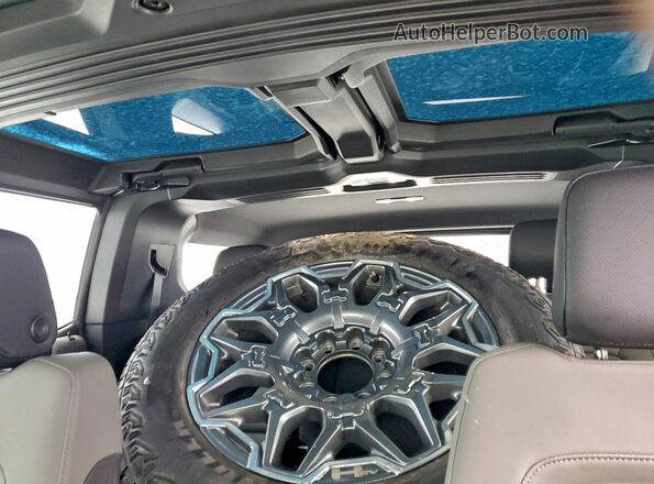 1GKB0RDC7RU101211 2024 GMC HUMMER Green Rear seats view
