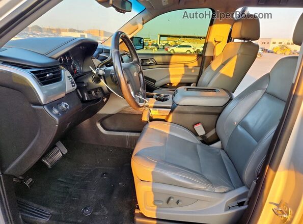 1GNSCHKC5HR215975 2017 CHEVROLET SUBURBAN Серебряный Вид салона спереди