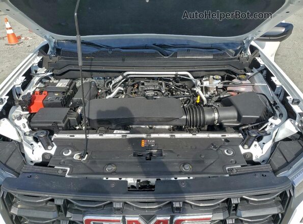 1GTP2BEK9T1135071 2026 GMC CANYON White Widok wnętrza z tyłu