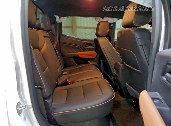 1GTP6DEK5P1241393 2023 GMC CANYON White Widok tylnych siedzeń