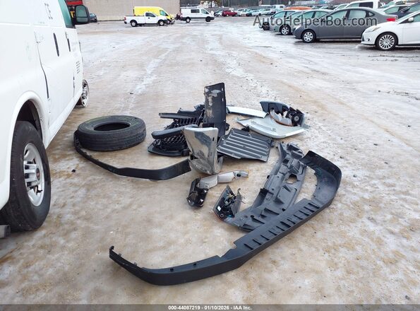 1GTW7AF72N1240152 2022 GMC SAVANA CARGO Белый Вид наклейки с VIN-кодом