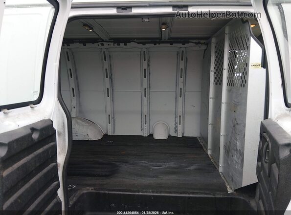 1GTW7AFF2G1276286 2016 GMC SAVANA 2500 White Widok naklejki z numerem VIN