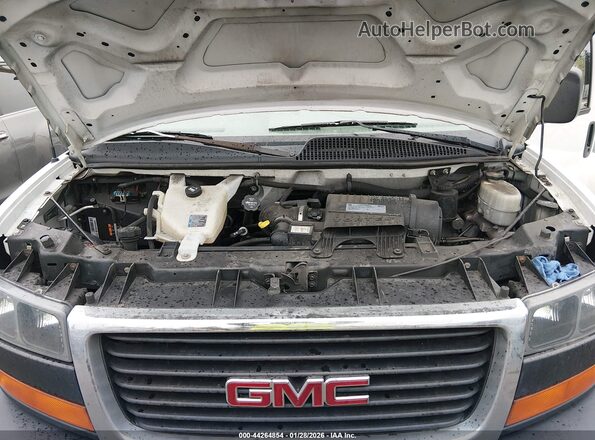 1GTW7AFF2G1276286 2016 GMC SAVANA 2500 White Widok z przodu