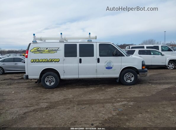1GTW7AFF5G1904695 2016 GMC SAVANA 2500 White Вид задньої частини салону