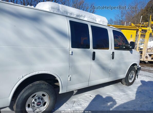 1GTW7AFF8H1908662 2017 GMC SAVANA 2500 White Rear interior view