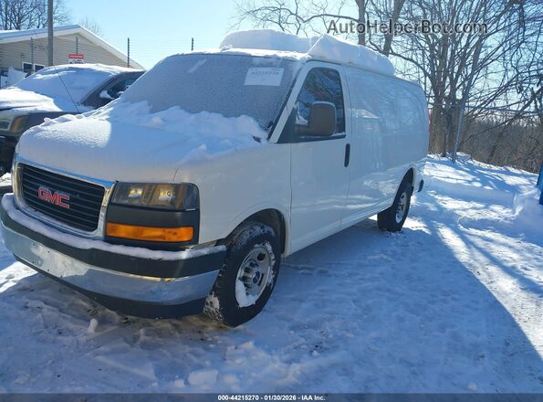 1GTW7AFF8H1908662 2017 GMC SAVANA 2500 White Front left