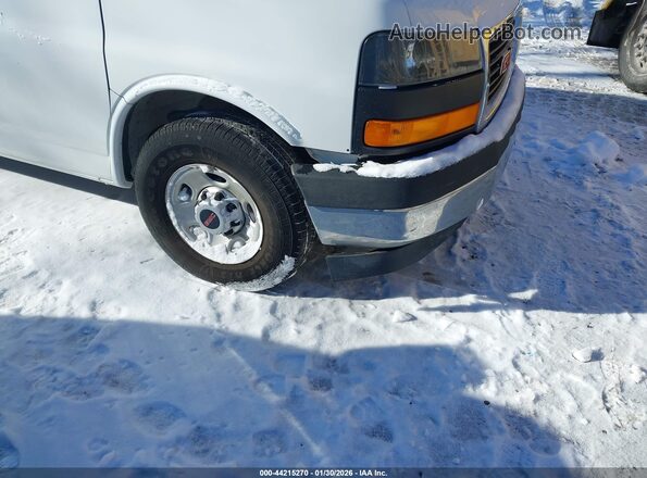 1GTW7AFF8H1908662 2017 GMC SAVANA 2500 White Front view