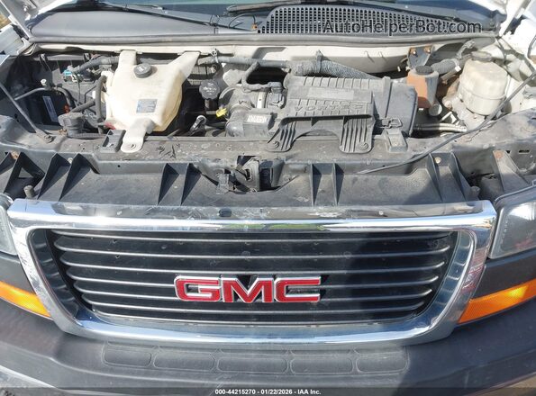 1GTW7AFF8H1908662 2017 GMC SAVANA 2500 White Rear view