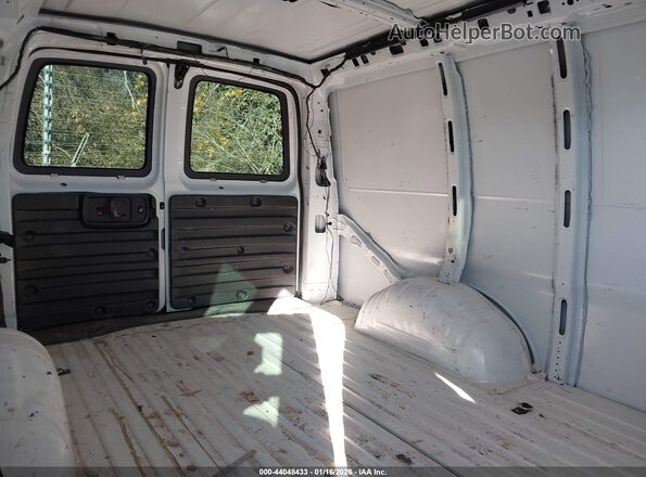 1GTW7AFF8H1914641 2017 GMC SAVANA 2500 Белый Вид наклейки с VIN-кодом