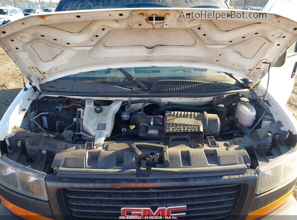 1GTW7AFG9J1335432 2018 GMC SAVANA 2500 Белый Вид сзади