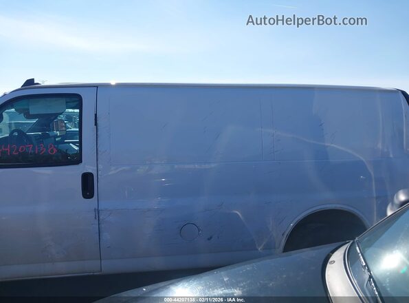 1GTW7AFP0N1139272 2022 GMC SAVANA CARGO White Widok wnętrza z tyłu