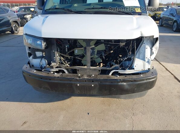 1GTW7AFP1R1102284 2024 GMC SAVANA CARGO White Դիմացի տեսք