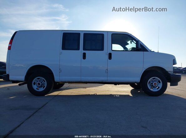 1GTW7AFP1R1102284 2024 GMC SAVANA CARGO White Սալոնի 360 աստիճան տեսք