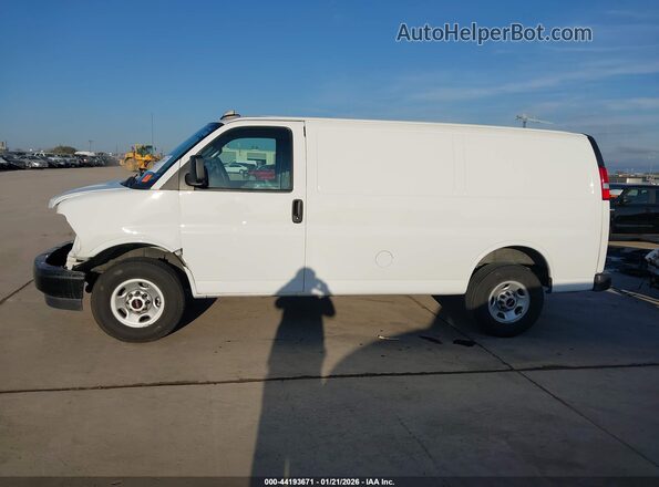 1GTW7AFP1R1102284 2024 GMC SAVANA CARGO White 