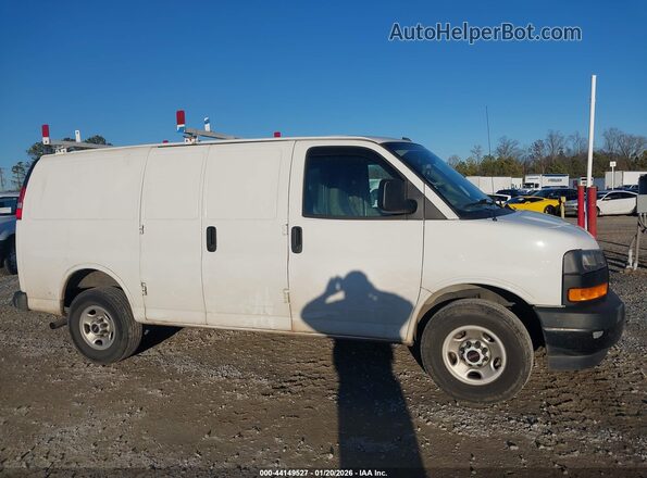 1GTW7AFPXP1110302 2023 GMC SAVANA CARGO White Вид задньої частини салону