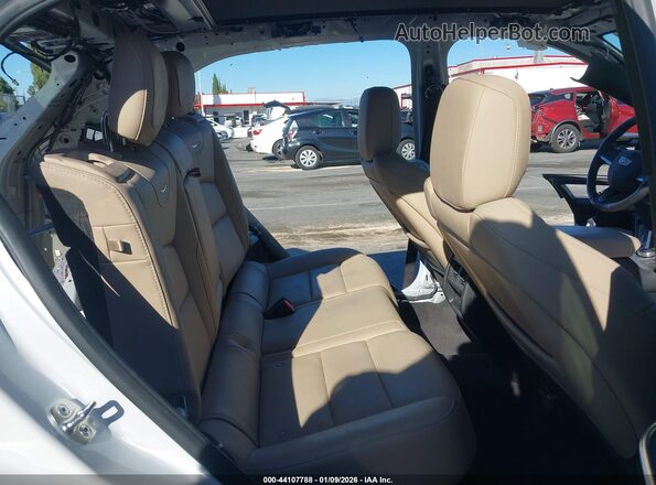 1GYAZAR42RF196386 2024 CADILLAC XT4 White Вид наклейки з VIN-кодом