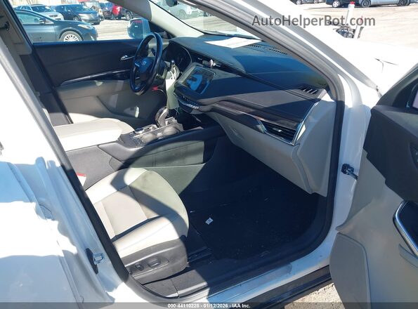 1GYAZAR43LF066513 2020 CADILLAC XT4 White Vista interior delantera