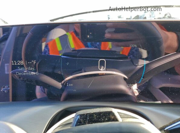 1GYC3KML9TZ703367 2026 CADILLAC VISTIQ Silver ხელსაწყოთა პანელის ხედი