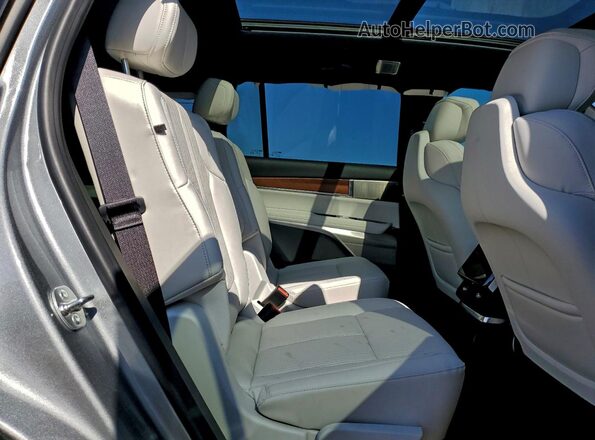 1GYC3KML9TZ703367 2026 CADILLAC VISTIQ Silver უკანა სალონის ხედი