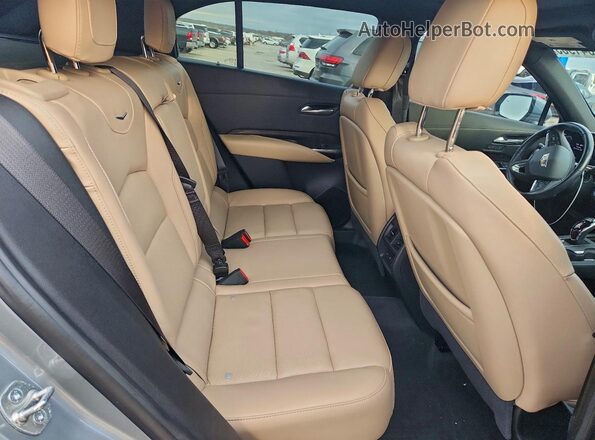 1GYFZCR48RF167623 2024 CADILLAC XT4 Silver უკანა სალონის ხედი