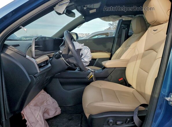 1GYFZDR46RF246620 2024 CADILLAC XT4 Blue Widok wnętrza z przodu
