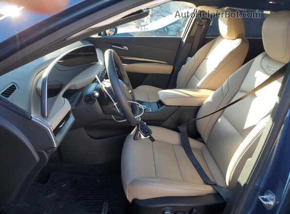 1GYFZDR46SF134051 2025 CADILLAC XT4 Синий Вид салона спереди