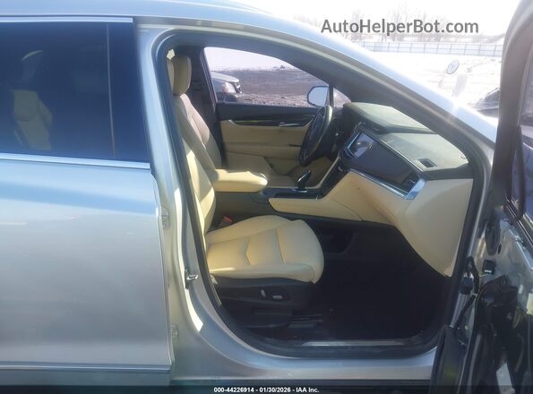 1GYKNARS4JZ215764 2018 CADILLAC XT5 Silver Սալոնի դիմացի տեսք