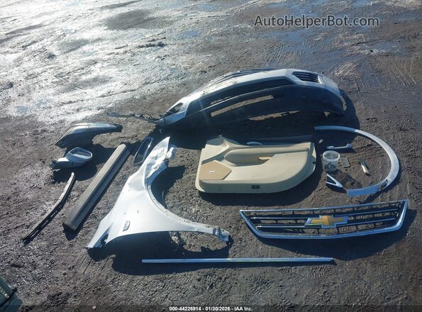 1GYKNARS4JZ215764 2018 CADILLAC XT5 Silver Առջևի վահանակի տեսք