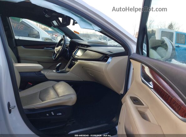 1GYKNCRS4JZ242555 2018 CADILLAC XT5 Белый Вид салона спереди