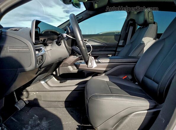 1GYKPMRK0RZ130556 2024 CADILLAC OTHER Silver Вид салону спереду