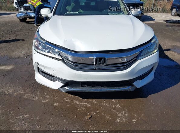 1HGCR2F09HA144613 2017 HONDA ACCORD White Вид спереду
