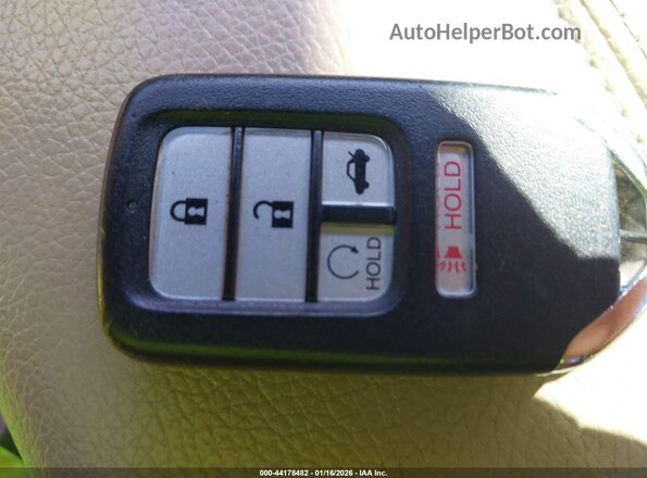 1HGCR2F09HA144613 2017 HONDA ACCORD White Вид панелі приладів